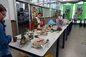 Kerststukjes maken door Citaverde College.